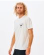 Hombre con camiseta de manga corta Rip Curl Fade Out Icon en blanco hueso lateral