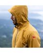 Hombre con Chubasquero impermeable con capucha Florence Marine X Rain Pro 2.5 Layer Waterproof Shell Mostaza 