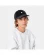 Hombre con Gorra de pana Carhartt WIP Harlem Cap azul marino con logo blanco Unisex 
