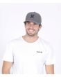 Hombre con Gorra Hurley H2O Dri-Fit One and Only Gris Oscuro