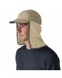 Hombre con gorra legionaria Patagonia Caped Merganzer Hat Verde