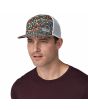 Hombre con Gorra de malla Patagonia Duckbill Trucker Hat Fitz Roy Patchwork Ink Black Unisex