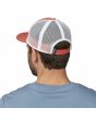 Hombre con Gorra Trucker Patagonia P-6 Logo LoPro Coral Unisex posterior