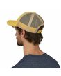 Hombre con Gorra Trucker Patagonia P-6 Logo LoPro Amarilla Unisex posterior