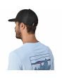 Hombre con Gorra de malla Patagonia P-6 Logo Trucker Negra Unisex cierre ajustable a presión