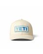 Gorra de malla Yeti Logo Badge Trucker Hat beige