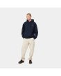 Hombre con Sudadera de capucha Carhartt WIP American Script Sweat azul marino frontal