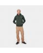 Hombre con sudadera de capucha Carhartt WIP Script Embroidery Sweat verde frontal