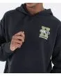 Hombre con Sudadera oversize de capucha Hurley Encore Negra serigrafía pecho