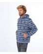 Hombre con sudadera polar con capucha Hurley Oceancare Sioux azul lateral
