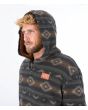 Hombre con sudadera Hurley Modern Surf Poncho Sherpa negra capucha