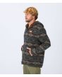 Hombre con sudadera de capucha Hurley Modern Surf Poncho Sherpa negra lateral