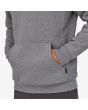 Hombre con Hoody Patagonia P-6 Label Uprisal gris bolsillo