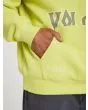Hombre con sudadera de capucha Volcom Richard French Sayer color lima bolsillo