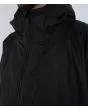 Hombre con Chubasquero largo tipo poncho cambiador Hurley Ice Poncho Sherpa negro cuello
