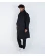 Hombre con Chubasquero largo tipo poncho cambiador Hurley Ice Poncho Sherpa negro lateral