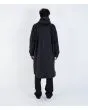 Hombre con Chubasquero largo tipo poncho cambiador Hurley Ice Poncho Sherpa negro posterior