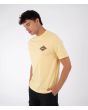 Hombre con Camiseta Hurley Printing Press Samp amarilla vista lateral
