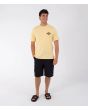 Hombre con Camiseta Hurley Printing Press Samp amarilla corte regular fit