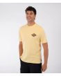 Hombre con Camiseta Hurley Printing Press Samp amarilla