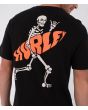 Hombre con Camiseta Hurley Printing Press Flamingue negra gráfico trasero esqueleto surfer