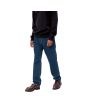 Hombre con pantalón vaquero Carhartt WIP Klondike Azul lavado a la piedra lateral
