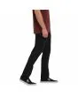 Hombre con Pantalón Vaquero Skinny Volcom 2x4 Denim Black Out Negro lateral