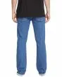 Hombre con Pantalón Vaquero Volcom Solver Denim Azul Bold Blue posterior