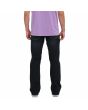 Hombre con Pantalón Vaquero Volcom Solver Denim Vintage Blue posterior
