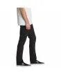 Hombre con pantalón vaquero slim Volcom Vorta Denim Negro lateral
