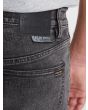 Hombre con pantalón vaquero de corte recto Volcom Vorta Denim gris bolsillo trasero