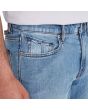 Hombre con pantalón vaquero Volcom Vorta Denim Slim Wrecked Indigo bolsillo monedero