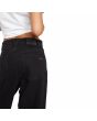Mujer con pantalón vaquero holgado cropped Volcom Weellow Denim Negro bolsillos traseros