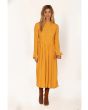 Mujer con vestido largo Amuse Society Lia amarillo