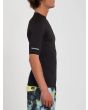Hombre con licra de surf con manga corta Volcom Lido Solid UPF 50+ Negra lateral