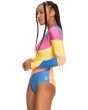 Mujer con licra de surf de manga larga Roxy Pop Surf Regatta lateral