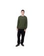 Hombre con jersey de lana Carhartt WIP Madison Sweater verde estragón con logo negro ajuste