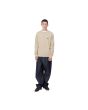 Hombre con jersey de lana Carhartt WIP Madison Sweater Beige con logo negro ajuste
