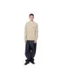 Hombre con jersey de lana Carhartt WIP Madison Sweater Beige con logo negro ajuste