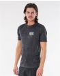 Camiseta de protección solar Rip Curl Mind Wave UV SS negra izquierda