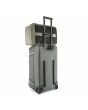 Mochila Convertible Patagonia Black Hole Mini MLC 30L Weathered Stone acoplada a maleta con ruedas