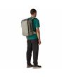Hombre con Mochila Convertible Patagonia Black Hole Mini MLC 30L Weathered Stone espalda