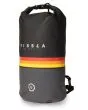 Mochila estanca Vissla 7 Seas 20L Dry Pack negra con banda roja, naranja y amarilla lateral