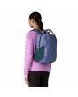 Mujer con Mochila Patagonia Atom Tote Pack 20L Current Blue