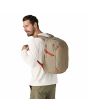 Hombre con Mochila Patagonia Refugio Daypack 26 Litros Gris Marino Unisex 