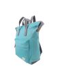 Mochila mediana ecológica e impermeable Roka Bantry B azul celeste lateral 