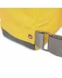 Mochila mediana impermeable Roka London Bantry B Recycled Nylon Amarillo Álamo 14 Litros Unisex herraje