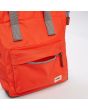 Mochila mediana ecológica e impermeable Roka Bantry B Sicilian Orange naranja bolsillo