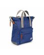 Mochila vegana Pequeña Roka Bantry B nailon reciclado Azul quemado lateral