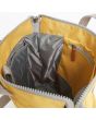 Mochila mediana impermeable Roka London Bantry B Sustainable Canvas Flax amarilla interior